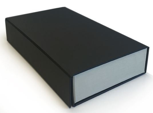 Boîte articulée / présentoir - multifonction en carton 20/10ème avec papier Balacron noir et impression numérique_3