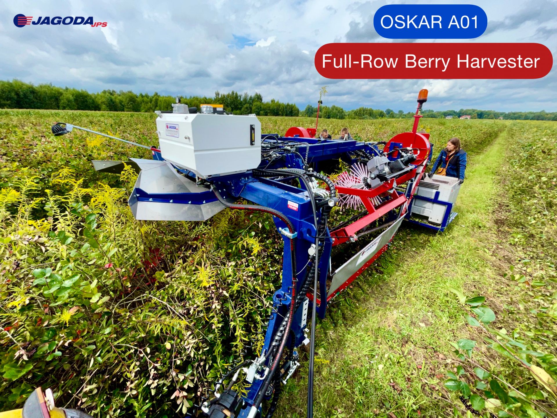 Récolteuse agricole avec essieu de direction hydraulique pour maniabilité