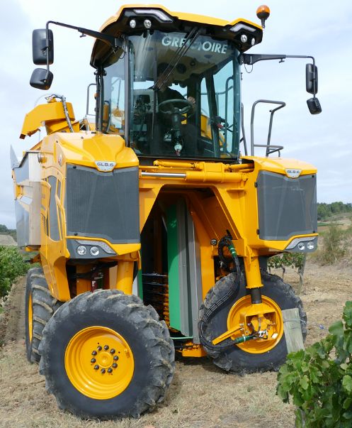 Machine à vendanger GL8.6 adaptée aux vignobles de 1,70 m de largeur