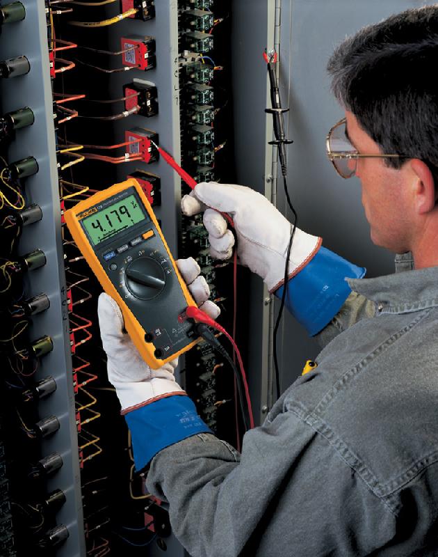 FLUKE 179/F - Multimètre thermomètre portable TRMS AC, 6 000 points, précision et sécurité CAT IV 600V_3