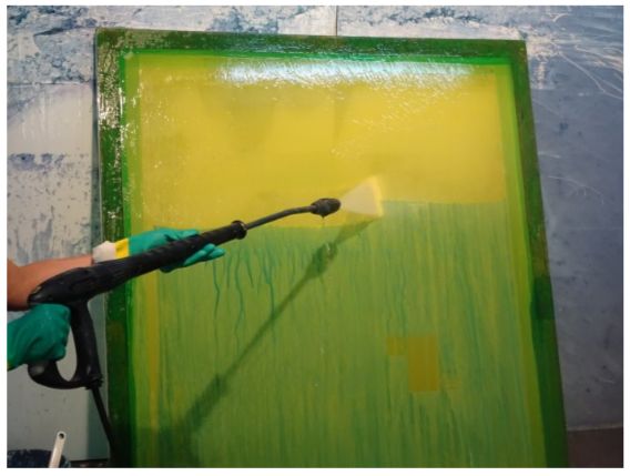 Impression sérigraphique avec quadrichromie et vernis