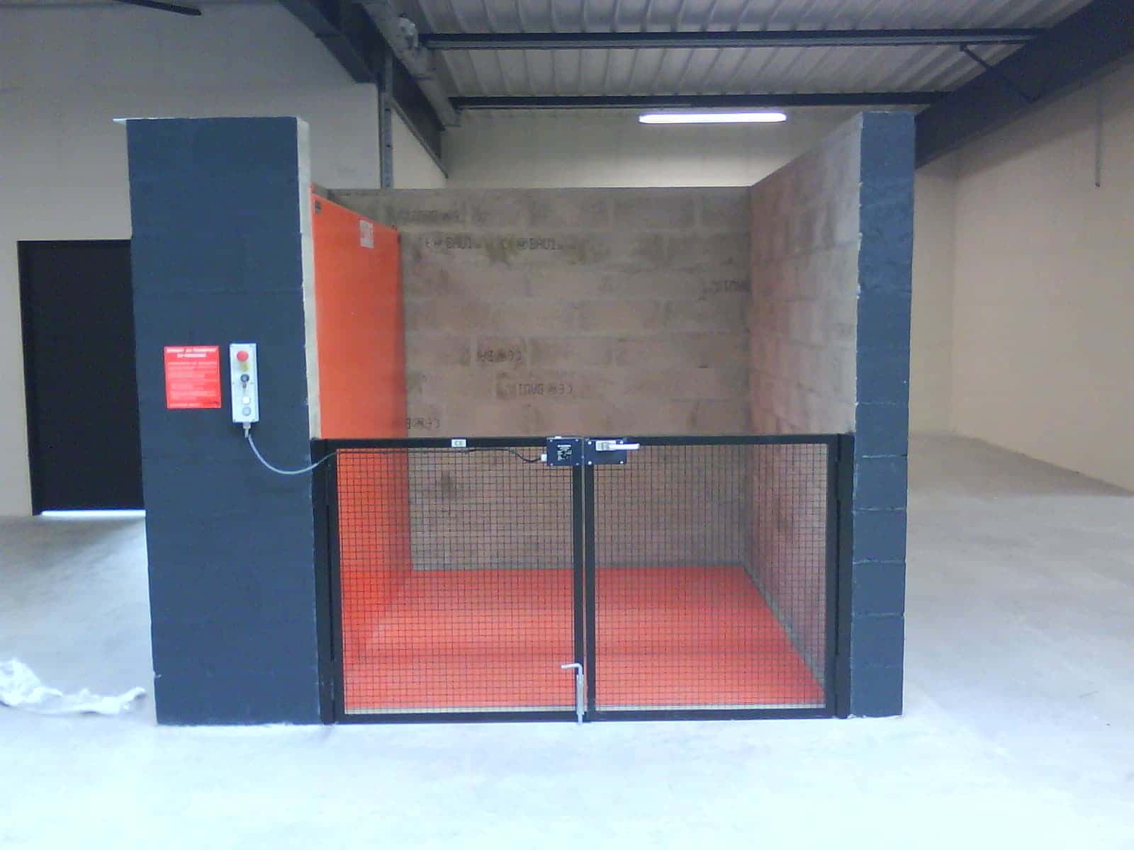 Monte-charges - élévateurs sans personnel accompagnant pour courses importantes - encombrement réduit_3