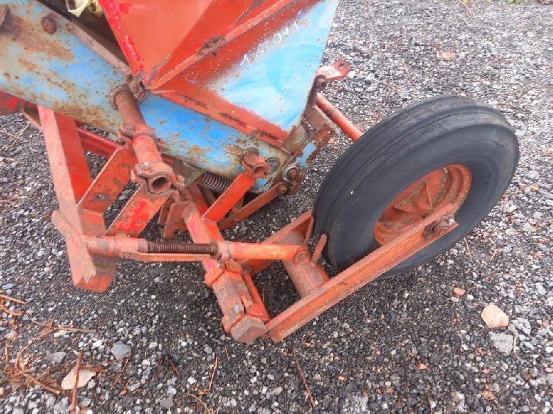 Planteuse de pommes de terre Gruse VL 18 - 2 rangs - 75cm - Occasion - Pour pièces détachées_3