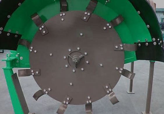 Machine déportable pour creusement de fossés en rizières