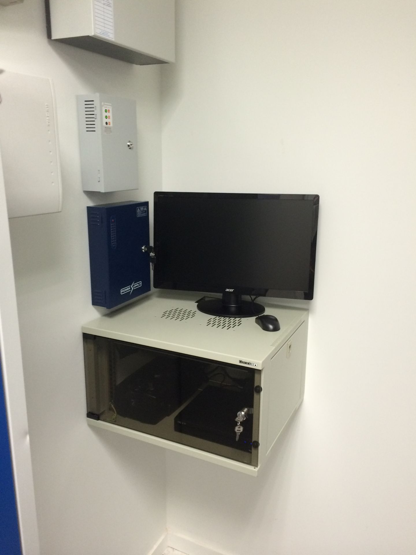 Pack vidéo-surveillance 4K clé en main - Enregistreur numérique, caméra haute résolution, écran 19 pouces, installation et formation_3