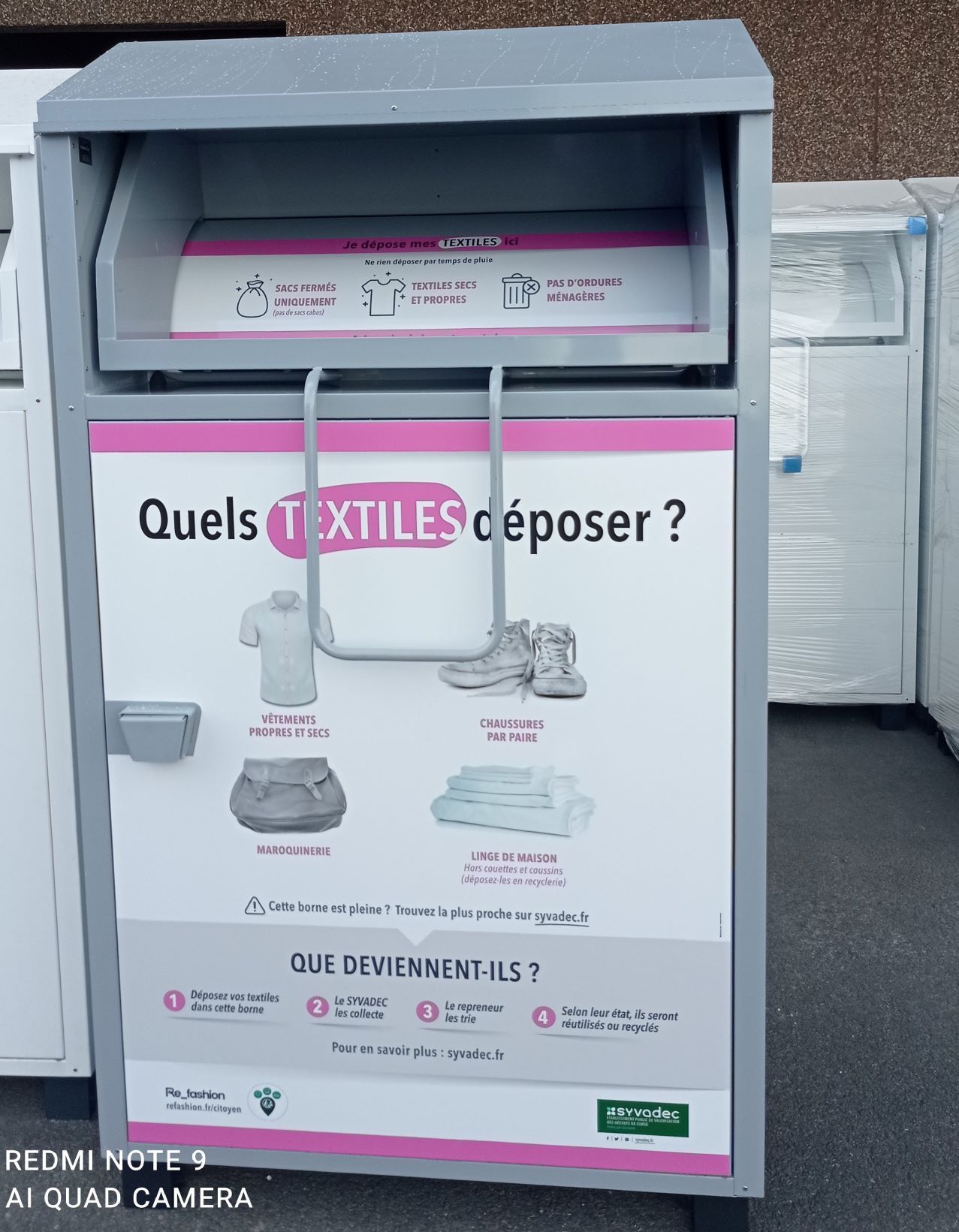 Collecteur de textiles usagés