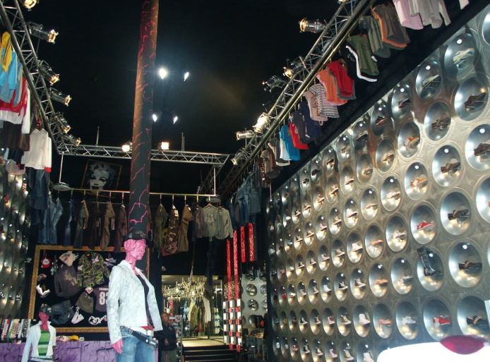 Convoyeur aérien pour agencement de magasin_3