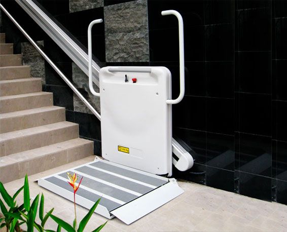 Plate-forme élévatrice automatique pour escaliers droits intérieurs et extérieurs, idéal pour faciliter l'accès des PMR -  Stairiser BC_3