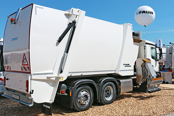 Bennes à Ordures Ménagères BOM - LATERO - chargement latéral automatisé - gain de temps - simplification de la collecte - écologie et performances énergétiques_3