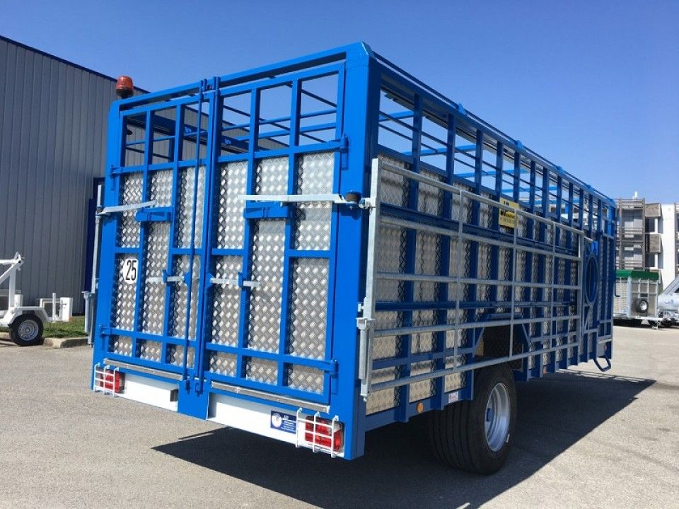 Bétaillère série spéciale pose à terre hydraulique - JP Construction - modèles BRS 40 à BRS 70 avec fond ouvrant et suspension hydropneumatique_3