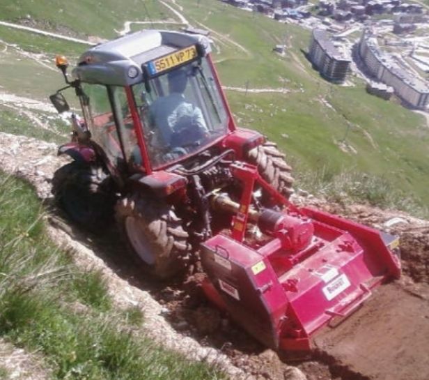 Broyeur de pierre avec enclumes fixes interchangeables