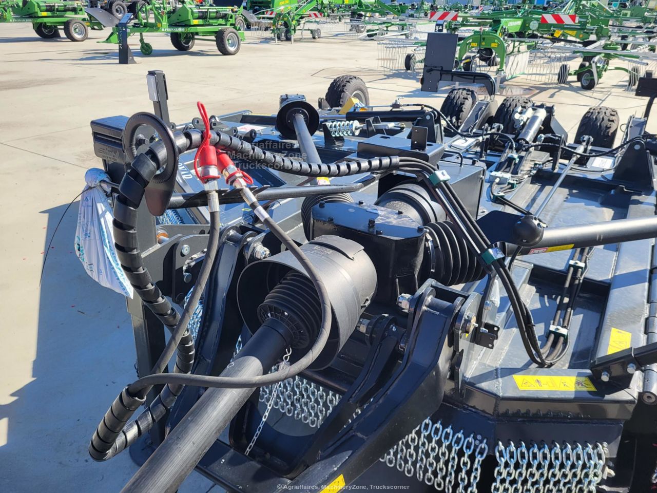 Gyrobroyeur polyvalent, idéal pour couper et broyer l'herbe, les mauvaises herbes, pour faucher les chaumes et les buissons - PRONAR KPR500_4