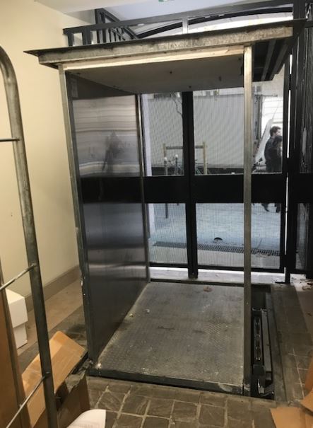 Monte charge accompagné avec une capacité de charge 2500 Kg - DHX_3