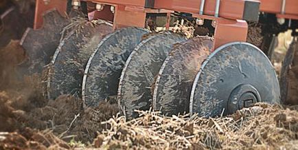 Tracteur agricole avec cabine panoramique et assistance au braquage