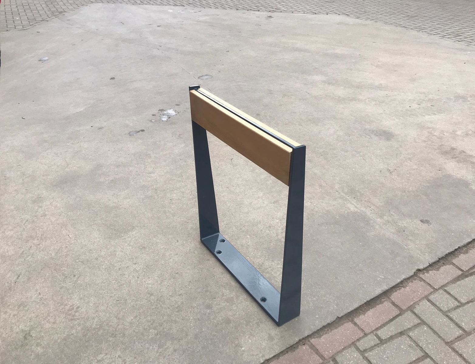 Support et appuis vélos en acier renforcé 8mm et bois de Mélèze - Design contemporain Wood City_4