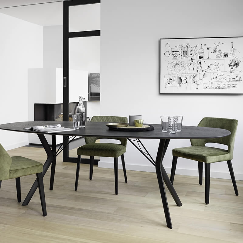 Chaise ergonomique au design épuré pour restaurants accueillants_3