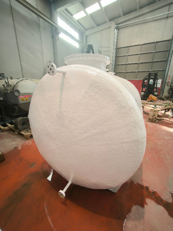 Cuve de fibre horizontale de 5 200 litre avec revetement interieur en halar - référence : c13458_3