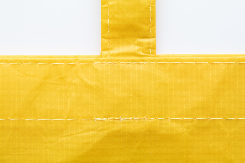 Tote bag publicitaire en RPET - anses longues - laminé 100 g/m² - couleur jaune - 44 g_3