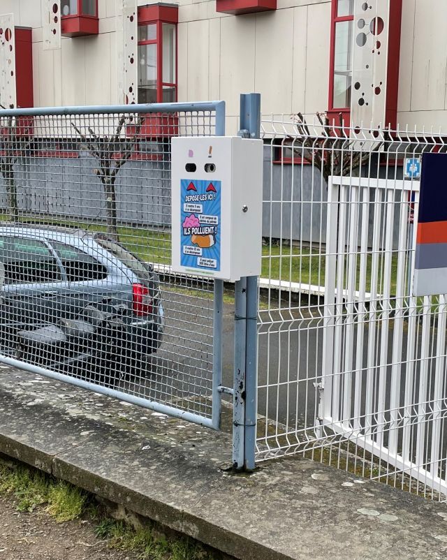 Cendrier urbain étanche et résistant à la corrosion et aux UV