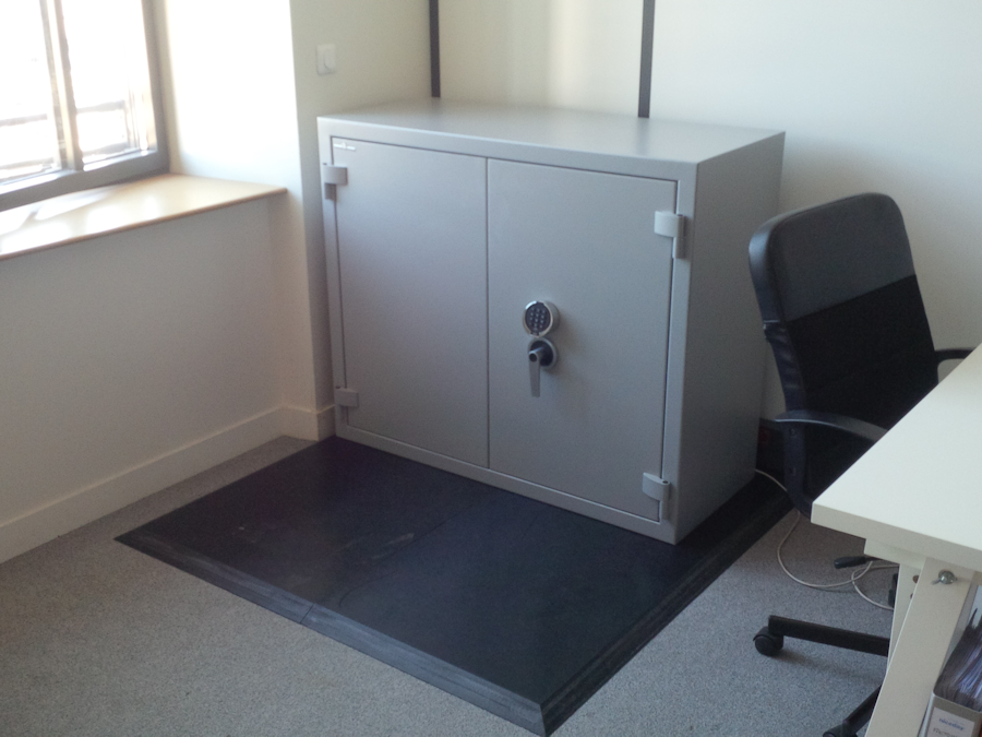 Plaque de répartition de charge sous un transformateur électrique de 800 kg