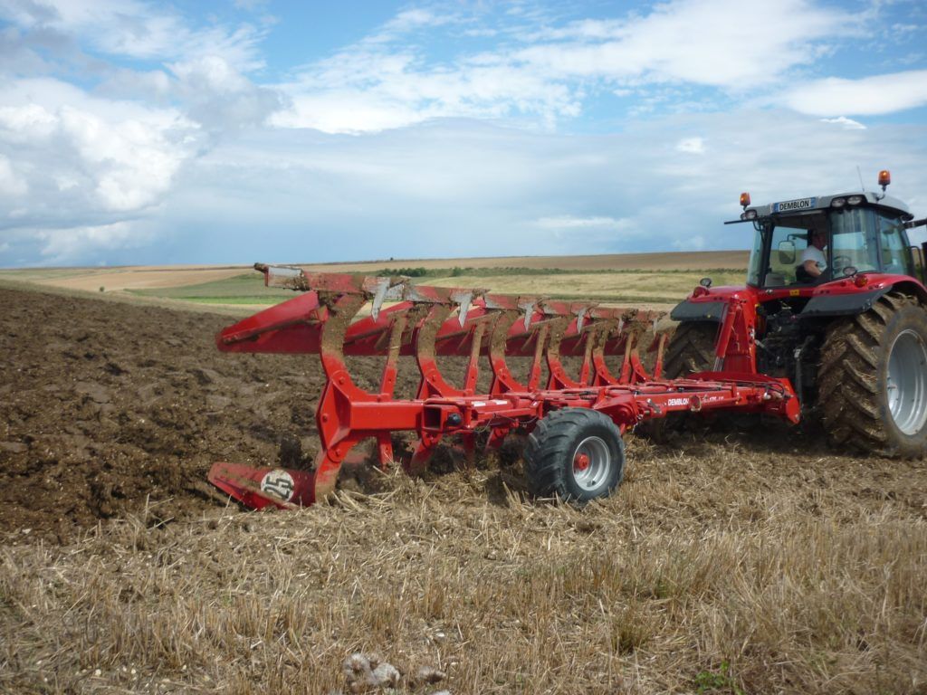 Charrue TB 170 & TB 175 avec structure renforcée et grand dégagement