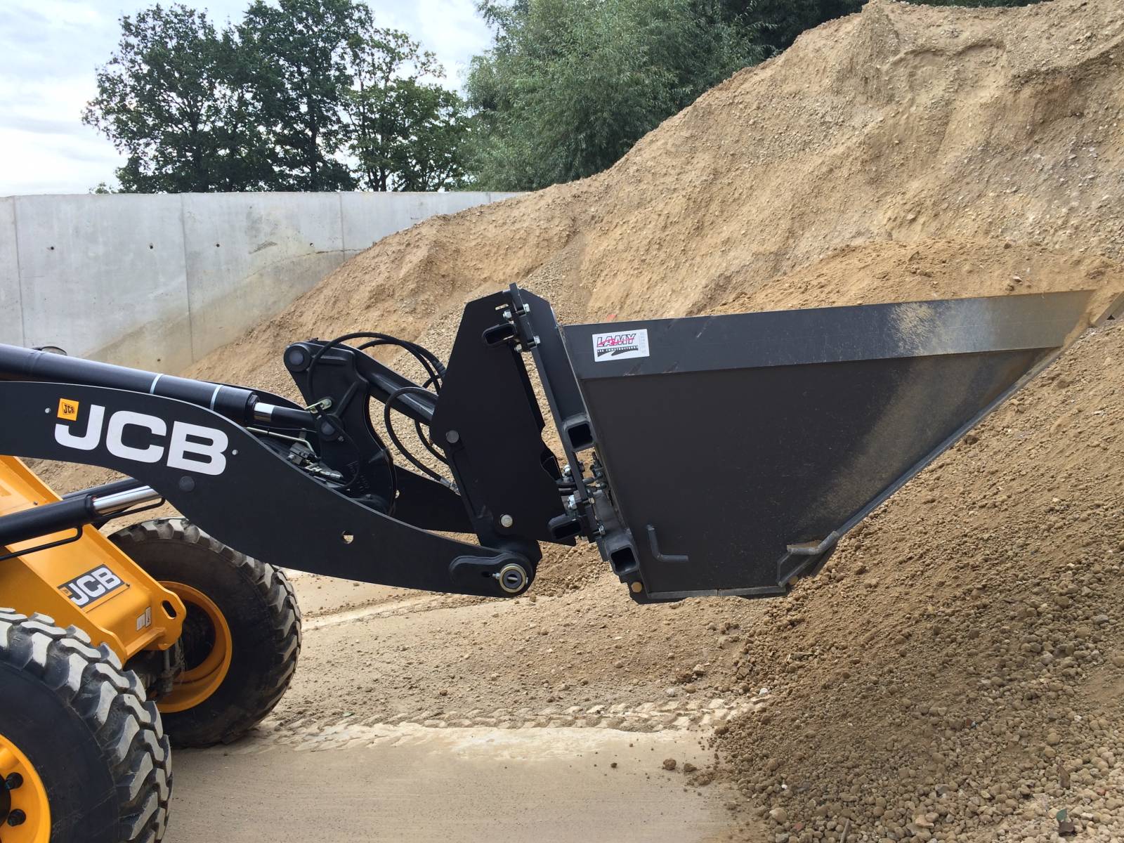 Godet remplisseur de big bag - DSTP France - trappe hydraulique - forme pyramidale_3