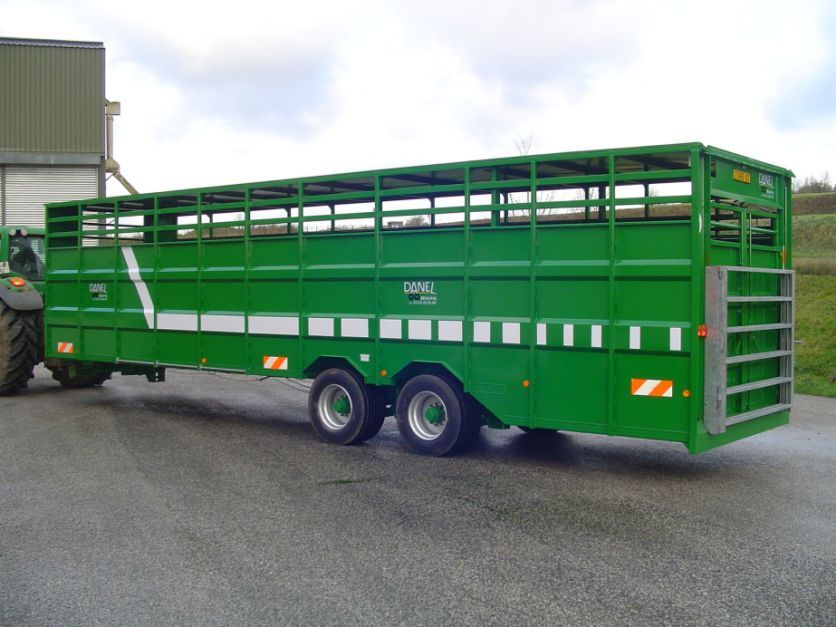 Modèle de remorque bétaillère avec flèche sur ressort à réglage 2 positions