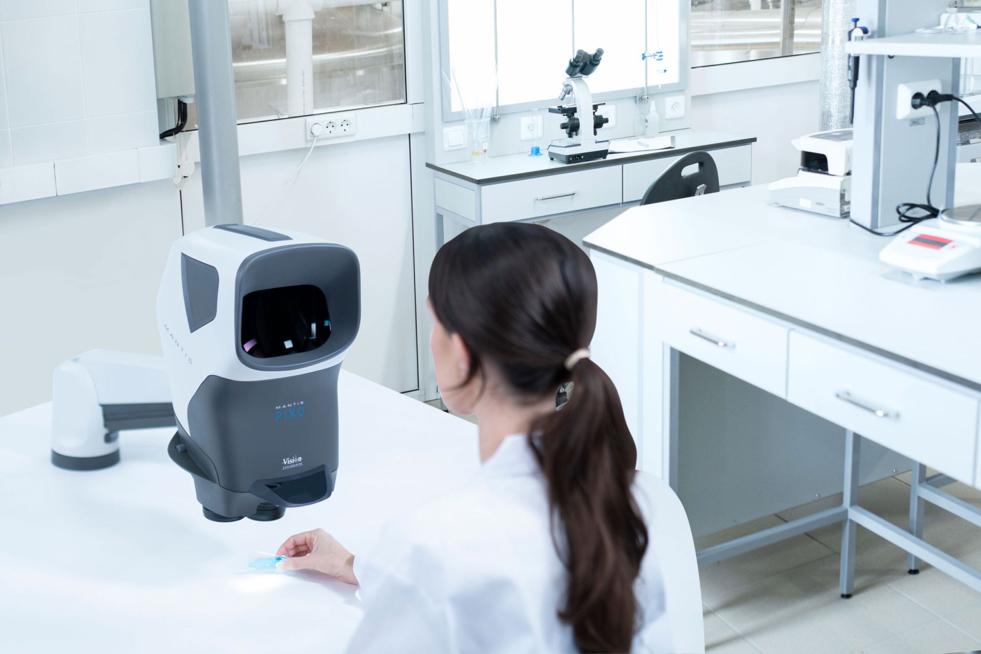 Mantis Pixo - Microscope optique ergonomique avec caméra intégrée et image stéréo 3D de haute qualité_3