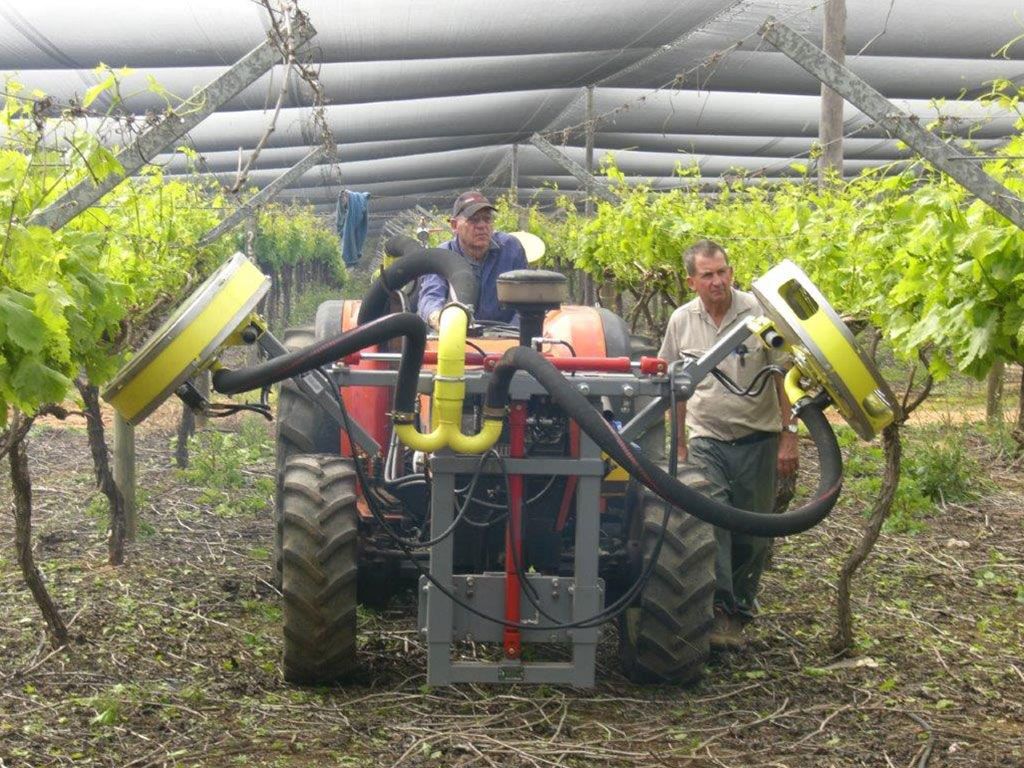 Effeuilleuse - ETS Collard - pour vignes larges, framboisiers, pépinières et raisin de table_3