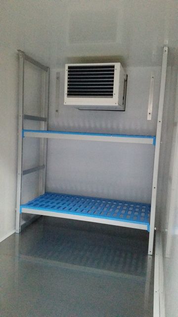 Remorque isotherme avec porte à clé et éclairage intérieur