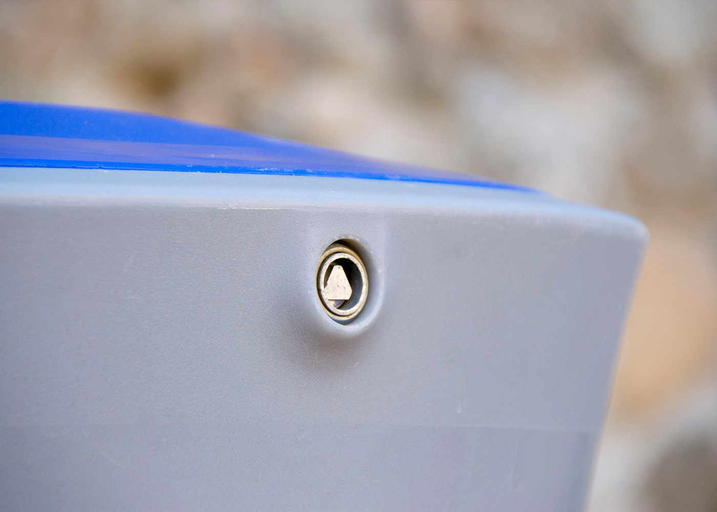 Poubelle tri sélectif IRIS PA687 - polyéthylène roto moulé - résistante aux conditions extrêmes_3