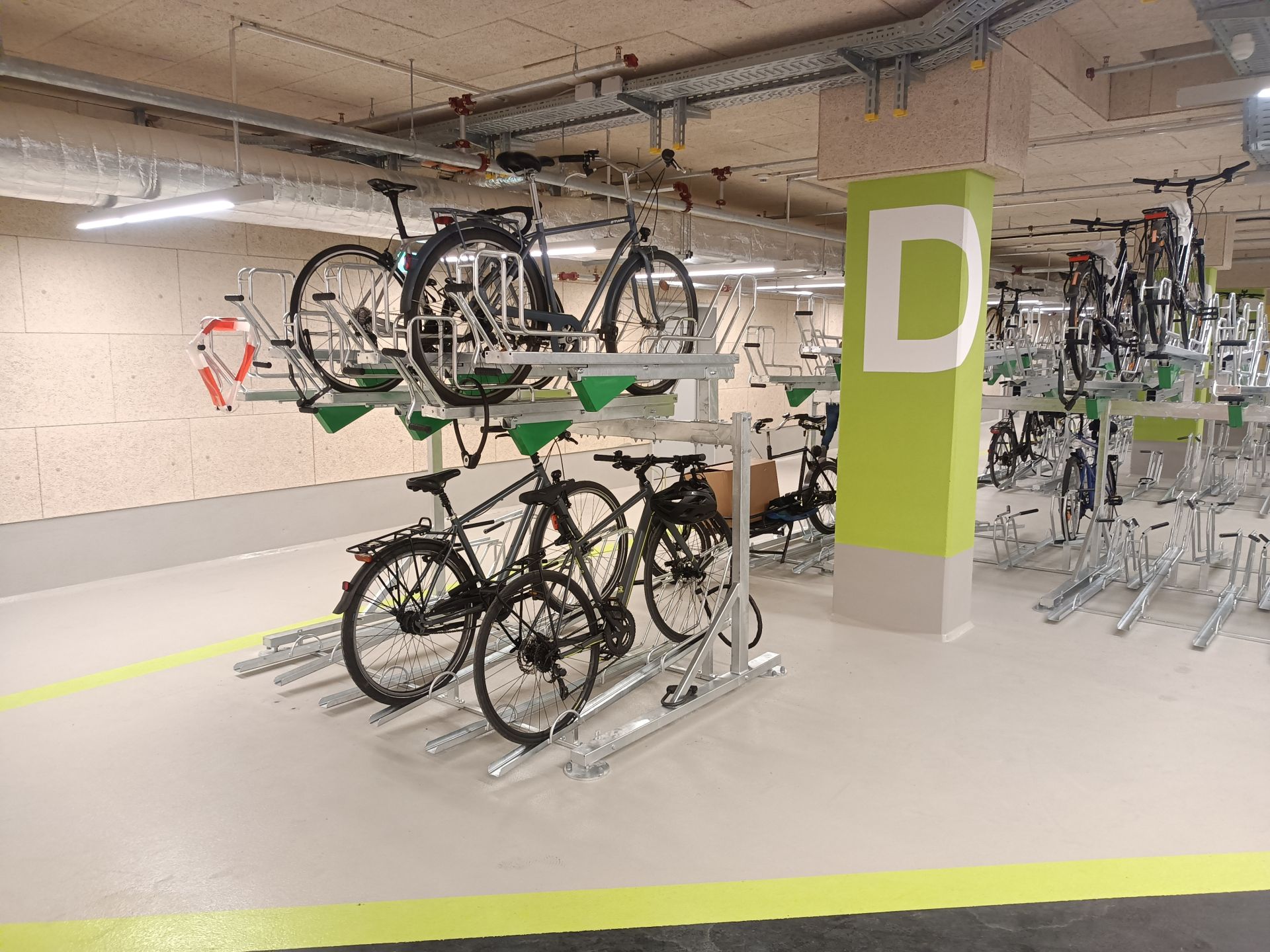 Rack à vélo double étage avec entraxe ajustable  375, 400, 450 ou 500 mm_0