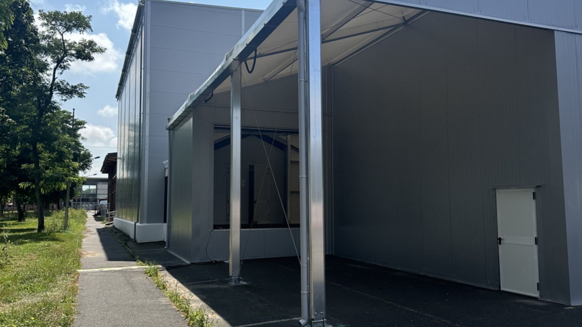 Bâtiment industriel démontable adapté aux besoins de professionnel dans le secteur de l'industrie_3