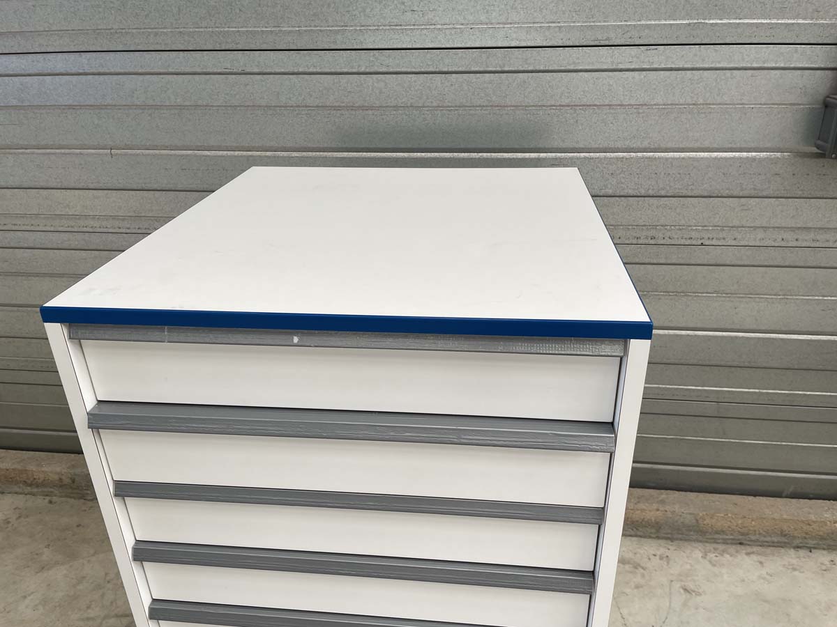 Meuble d'occasion de laboratoire avec 9 tiroirs - sur pieds métal - ATEX - référence P21091149_3
