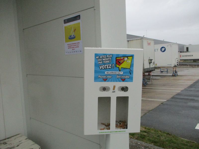 Cendrier d'extérieur sur pied avec sondage simple et ludique pour villes, entreprises, établissements publics, plages_3