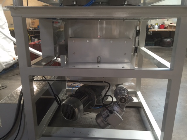 Station de vidange et secouage Big-Bag - avec 8 vérins pneumatiques et trémie à fond plat_3