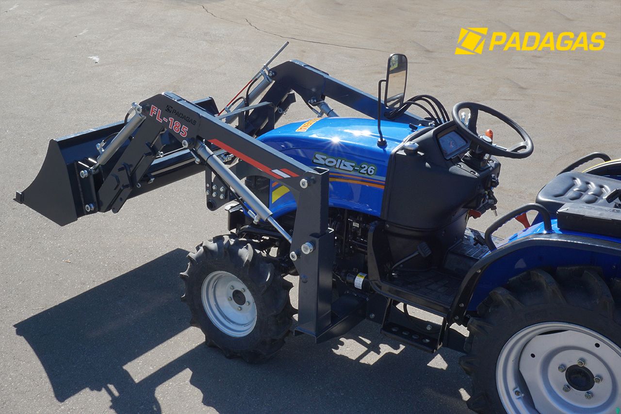 Chargeur frontal pour tracteur compact avec flèche de niveau