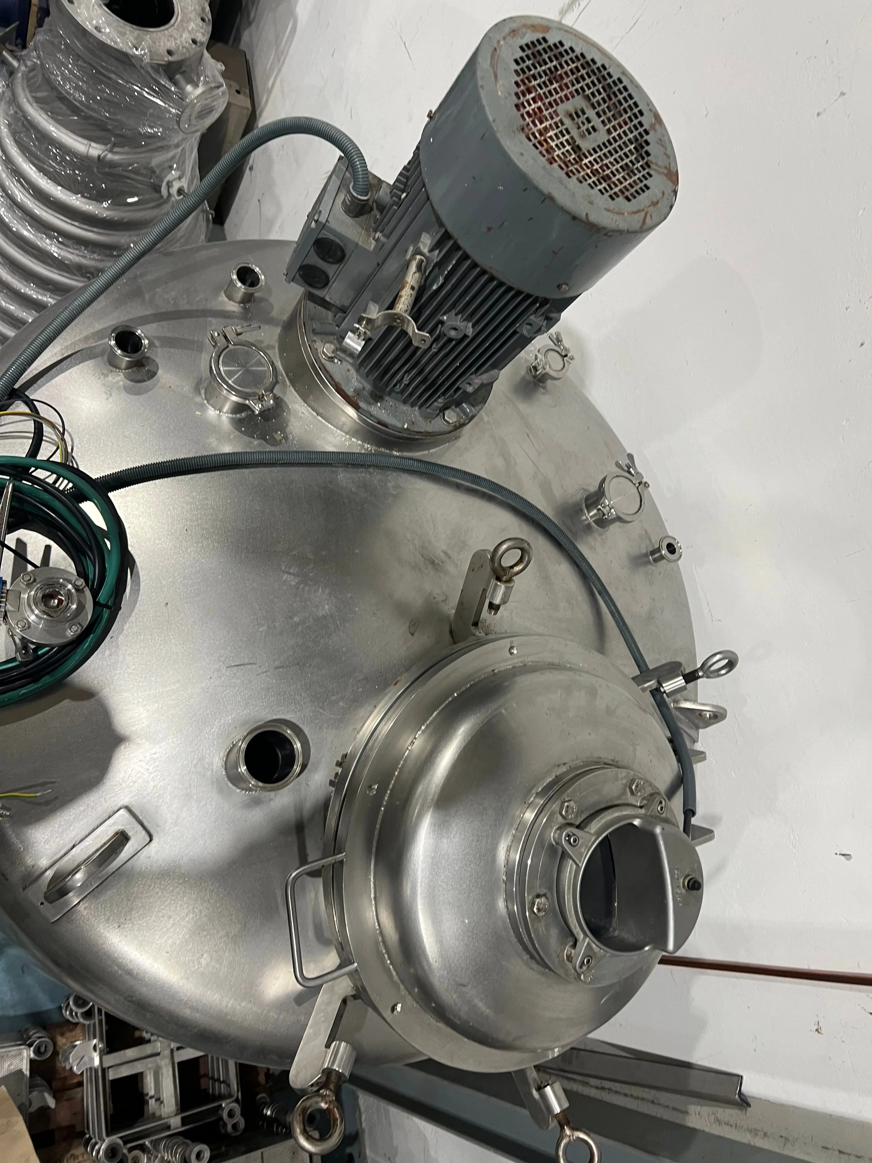 Cuve en Acier Inoxydable de 2400 Litres Avec Pompe à Vide, Agitateur et panneau de contrôle. - Référence : C13459_3