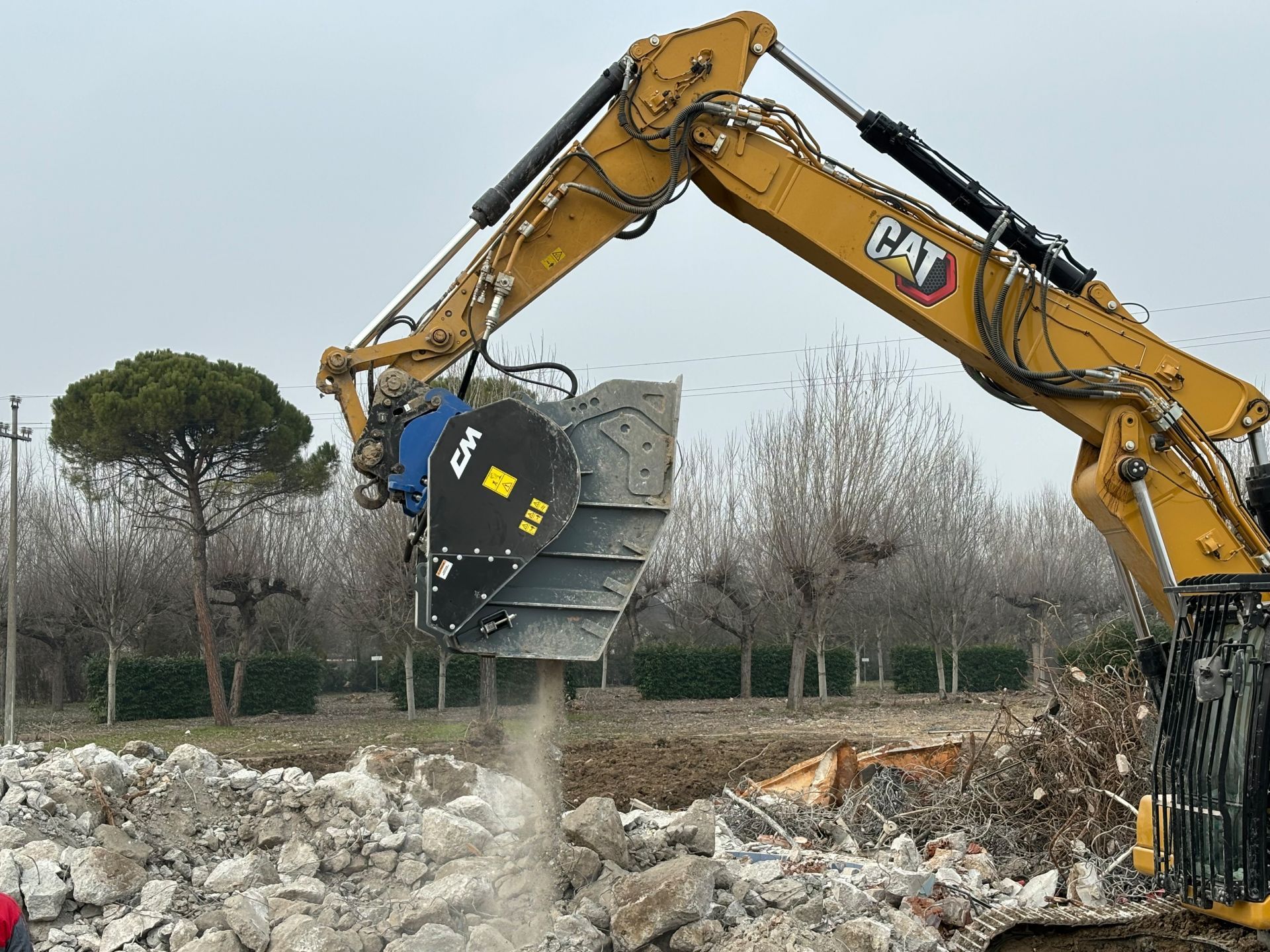 Godet concasseur CBF 90 pour pelles de 20 à 32 tonnes_0