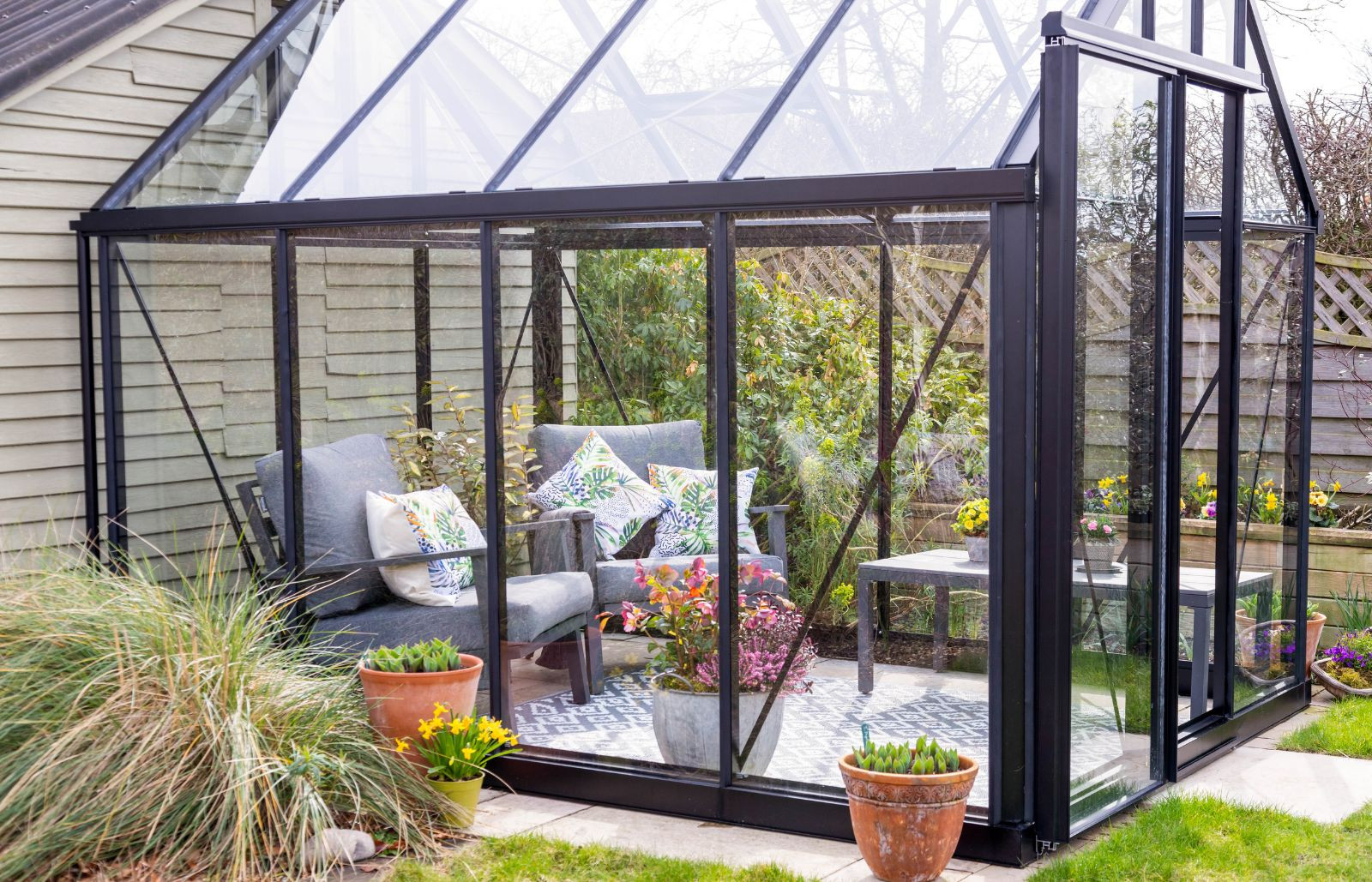 Serre  en verre compacte et élégante pour un espace de cultures lumineux et un véritable coin de vie au jardin - EOS Junior_3