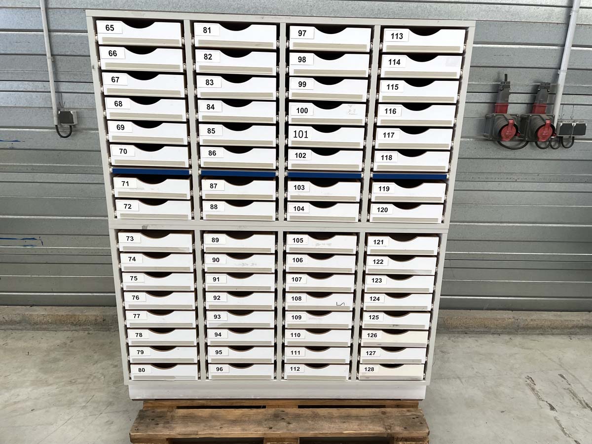 Meuble d'occasion de laboratoire avec 32 tiroirs - p21091182_3