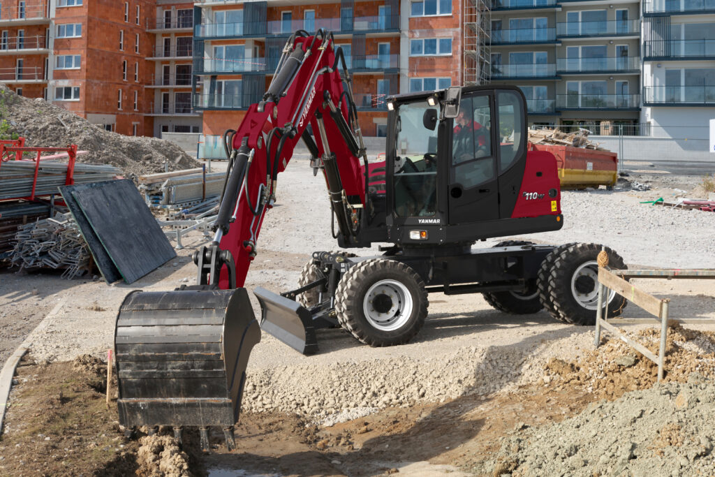 Pelle sur pneus Yanmar B110W - Haute précision hydraulique pour aménagement paysager, génie civil, services publics_3