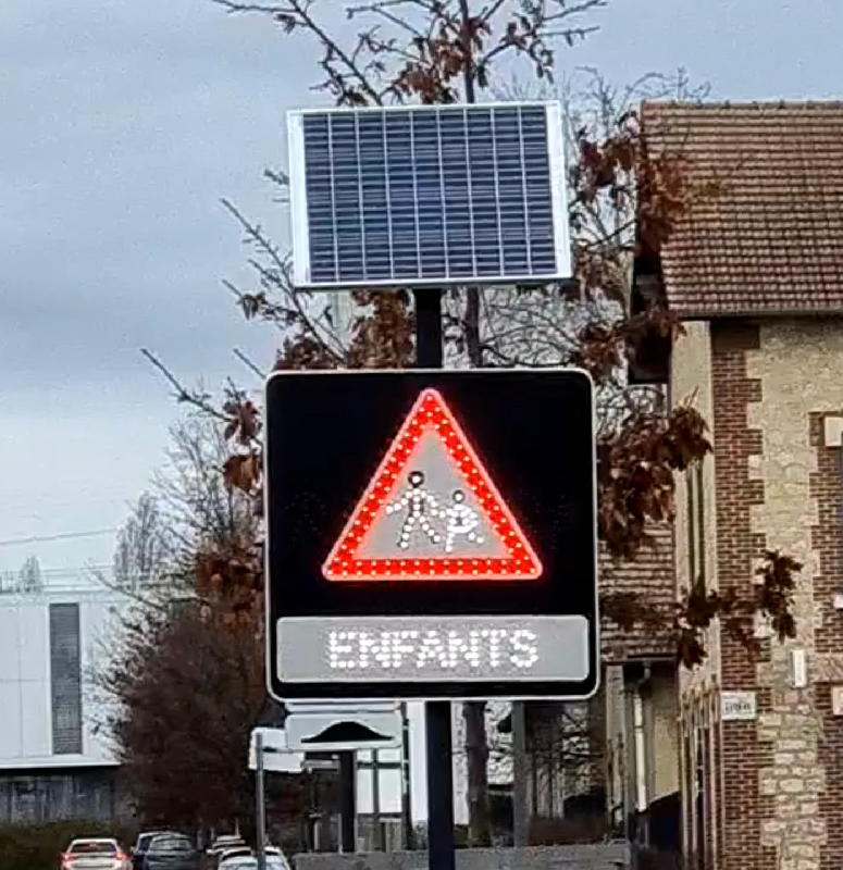 Panneau A13a défilant solaire_3