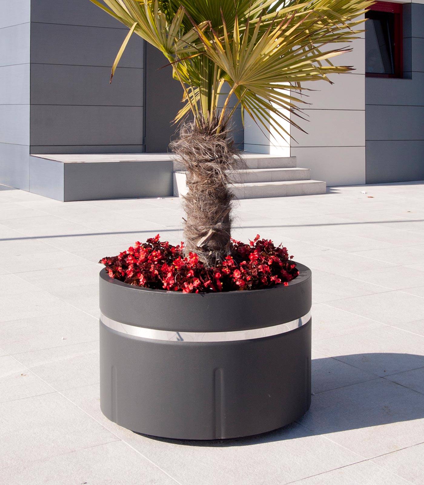 Jardinière Aro UM1111 - acier robuste avec traitement Ferrus et design moderne_3