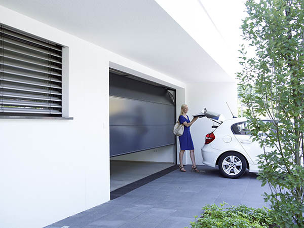 Porte de garage sectionnelle Teckentrup - anti-effraction, sans rainure, très stable et isolée thermiquement - 40 mm d'épaisseur_3