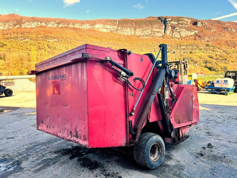 YNO 135-3 VEH Balayeuse diesel_3