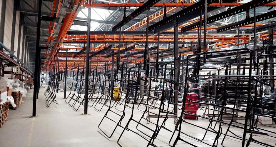 Convoyeur Power & Free T1 conçu pour une manipulation précise et flexible des charges