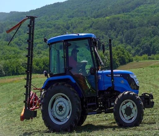 Équipement agricole pour couper l'herbe aplatie ou emmêlée