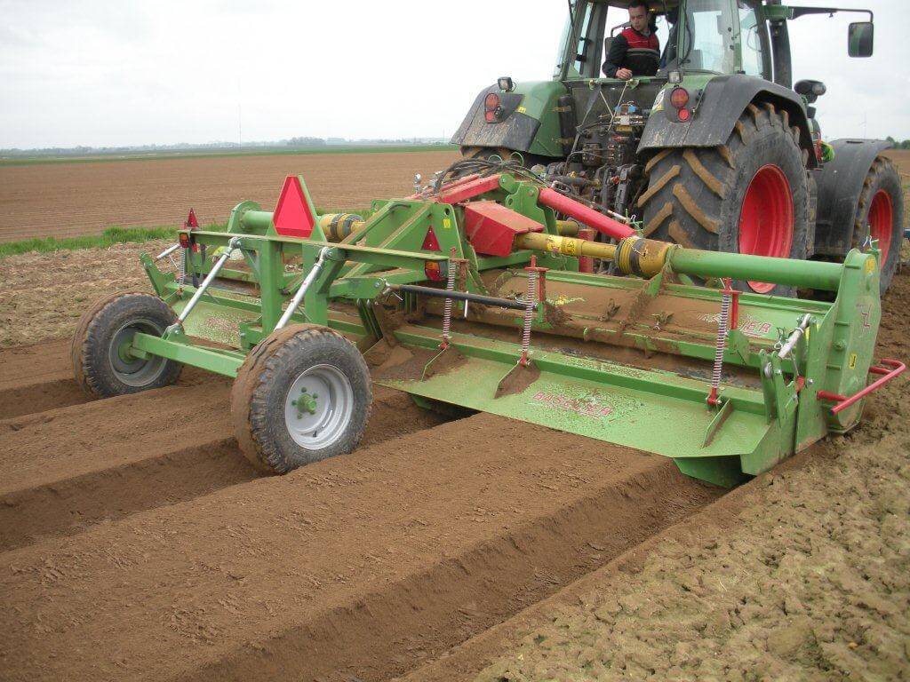 Fraise repliable pour buttage et pré-buttage des sols
