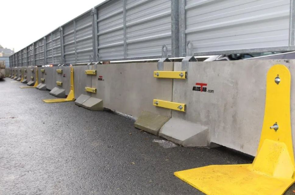 Barrière de sécurité conçue pour sécuriser les chantiers de construction - Klostab_3